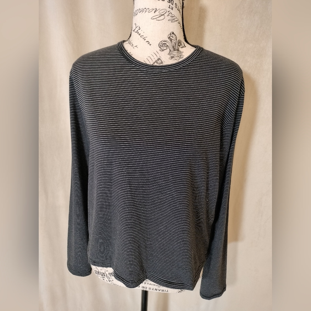 EUC! Athleta Navy w/White Pinstripes Women's Long sleeve Tee. Size SP
